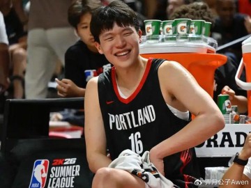 常规赛快结束了，杨瀚森连洛杉矶英文说不出来，球迷：换个翻译吧|开拓者|NBA|波特兰开拓者队|德尼·阿夫迪亚|本-麦克勒莫_新浪体育_新浪新闻
