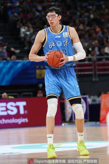华体会品牌站点-乏善可陈！周琦被王哲林压制 全场7中5拿12分8板